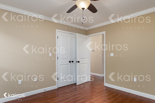 Building Photo - 238 Camelot Way