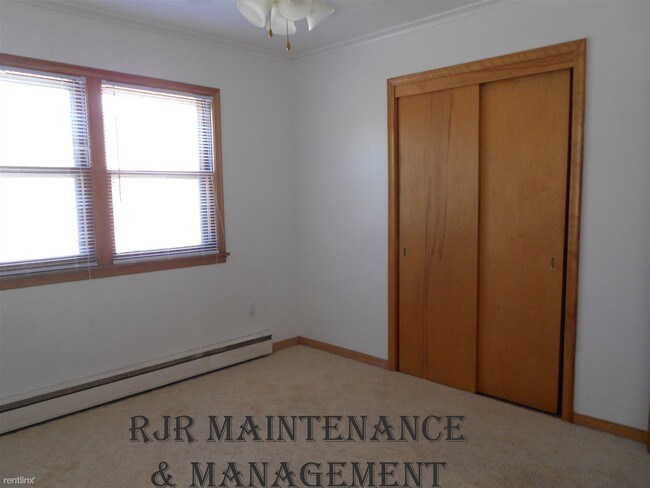 Building Photo - 3 br, 1 bath Apartment - 1015 N 3rd St Apt 3