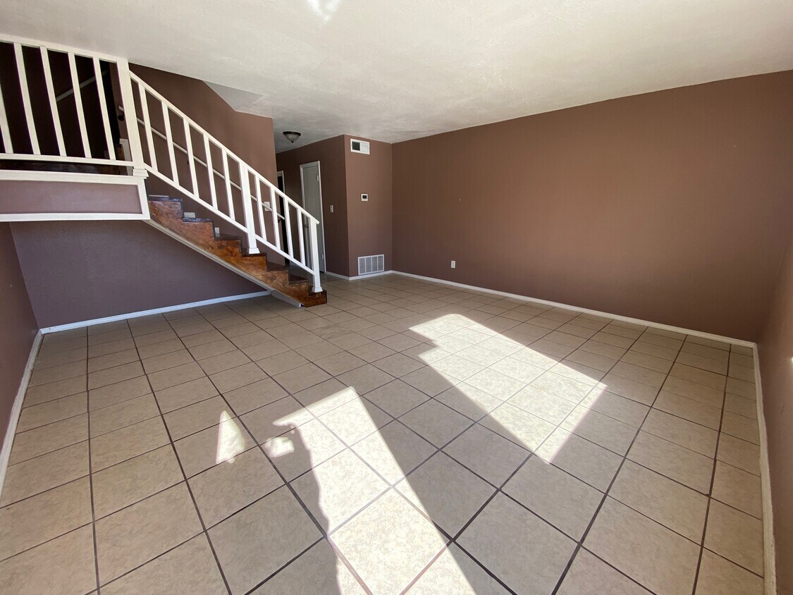 Primary Photo - 502 Sinclair Dr