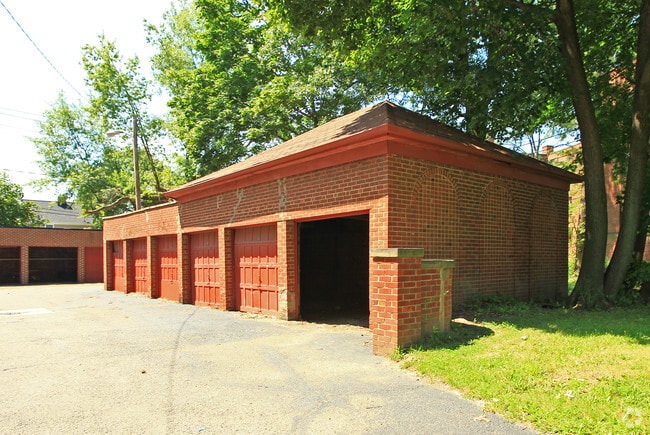 Garage - Yellowstone Place