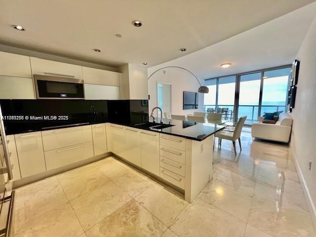 Foto del edificio - 17121 Collins Ave