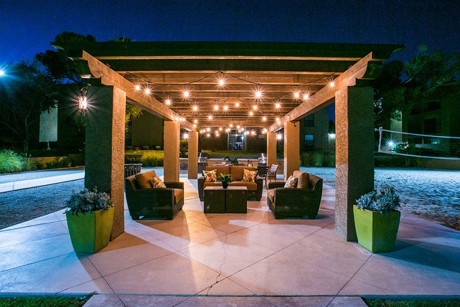 Asientos iluminados - Del Rio Apartments