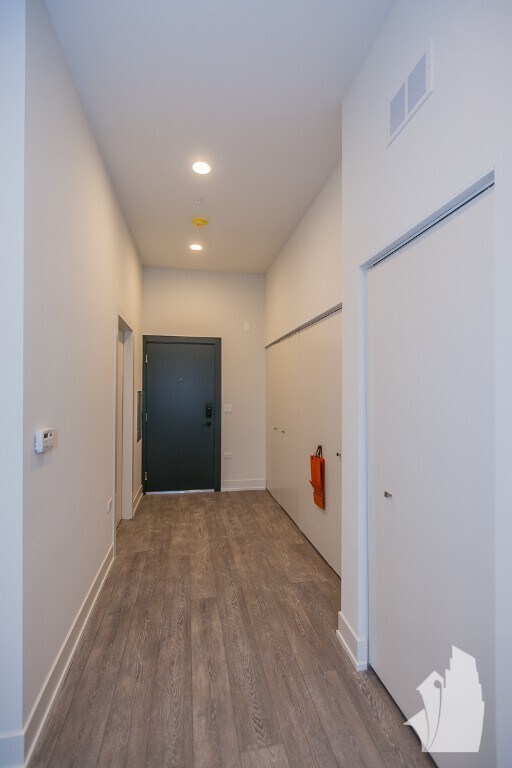 Building Photo - 840 N Larrabee St