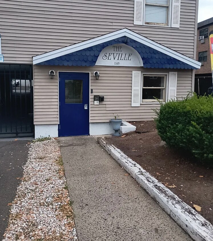 Primary Photo - 2BR Apartment Available in Bridgeport! (Wi...