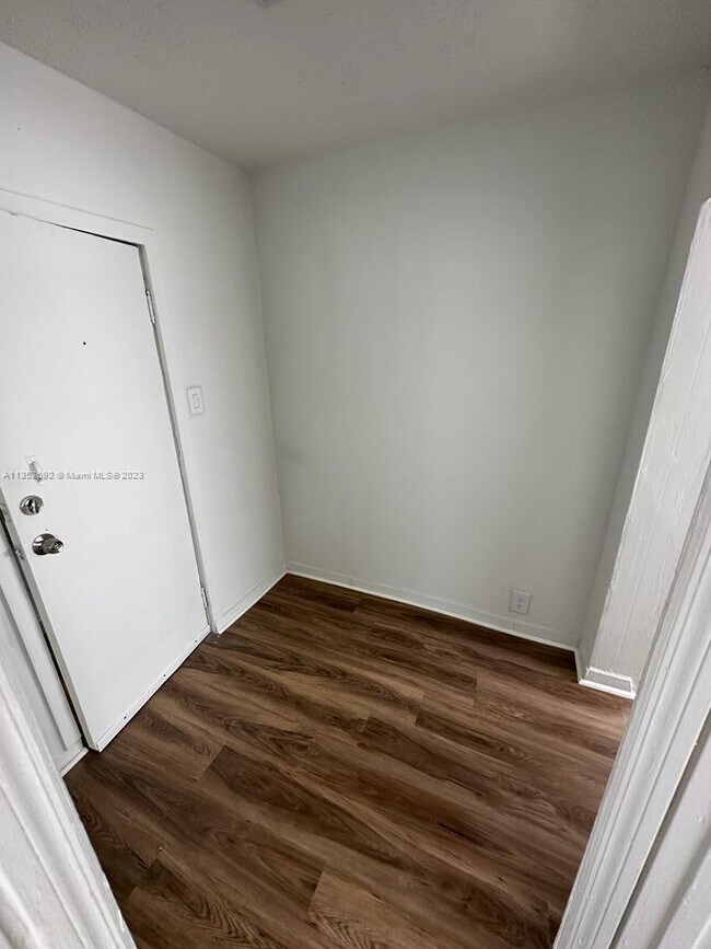 Foto del edificio - 2242 NW 33rd St