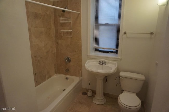Building Photo - 2 br, 2 bath Condo - 2361 N California Ave