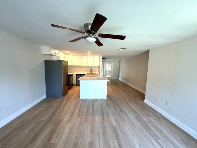 Foto del edificio - Charming 2-Bed/2-Bath Home for Rent in Gulf Gate-Sarasota, FL!
