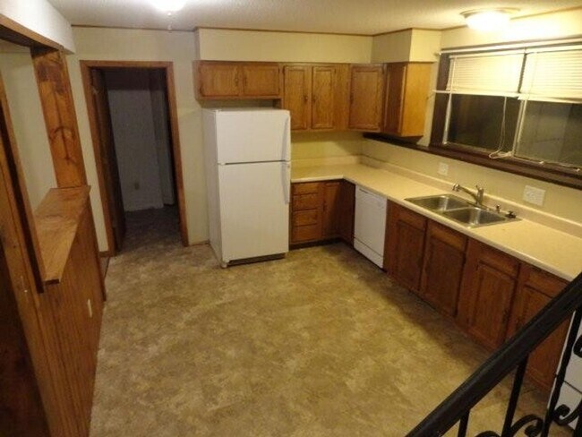 Foto del edificio - 4 Bedroom 2 Bath Home Available for Rent i...