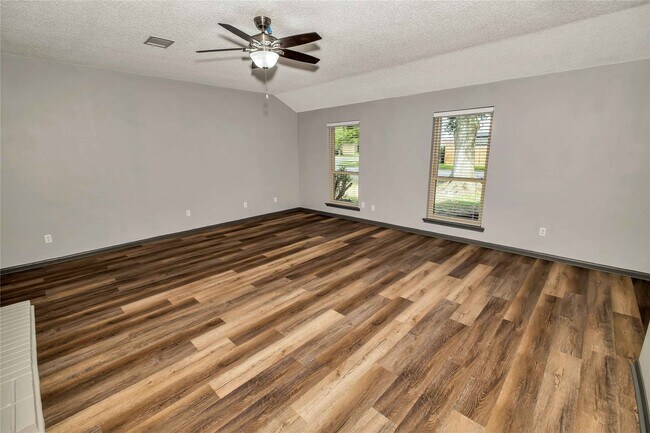 Building Photo - 5216 Spring Branch Dr