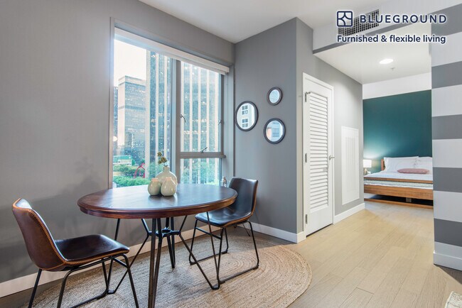 Foto del edificio - 225 S Grand Ave