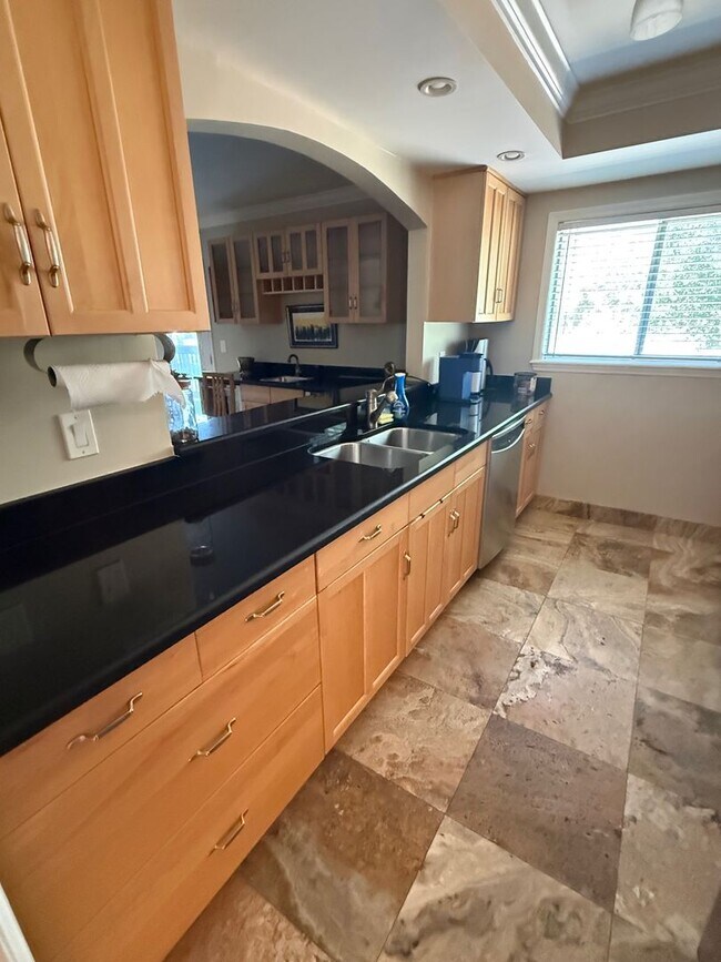 Foto del edificio - Beautiful 2BR/2BA Condo Centrally located in Sarasota!