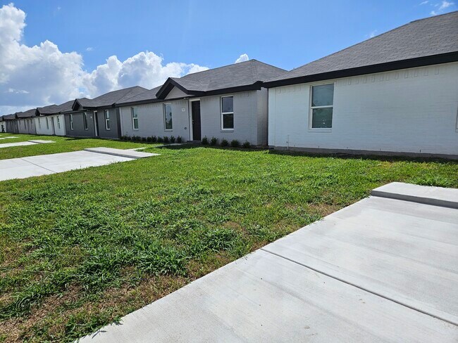 Building Photo - 3101 Haine Dr