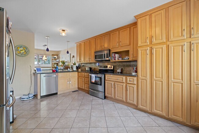 Building Photo - Charming 4BR House in Denver