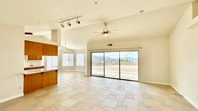 Foto del edificio - Lovely Single Story Home on Private & Secl...
