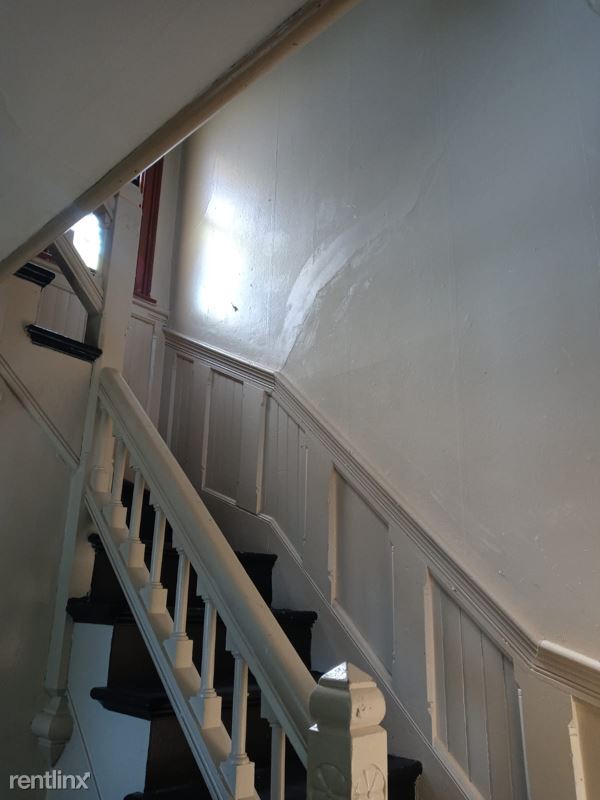 Foto del edificio - 4 br, 1 bath House - 524 Gifford St