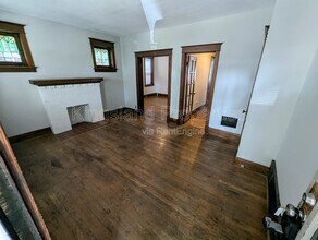 Building Photo - 4725 Ray Ave