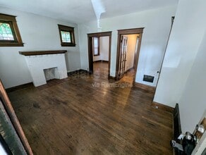 Building Photo - 4725 Ray Ave
