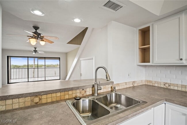 Building Photo - 894 Buttonwood Dr