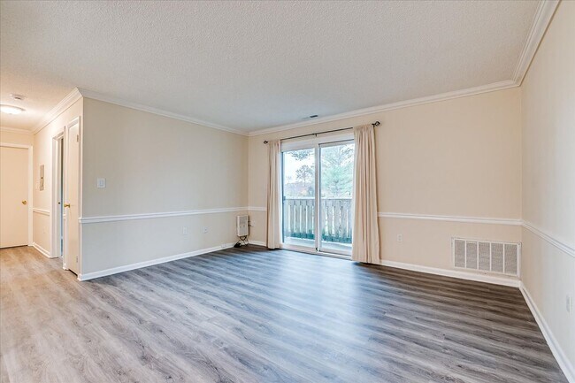 Foto del edificio - 211 Ravens Crest Dr