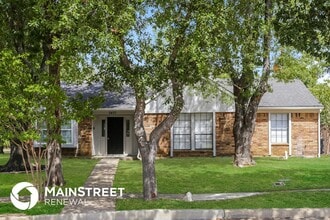 Building Photo - 2401 Cypress Dr