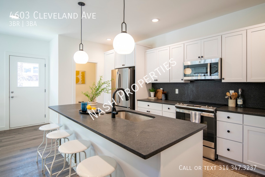 Primary Photo - 2300.00 / 3 Bed / 2.5 Bath apartment in So...