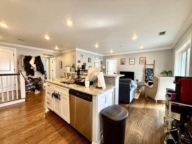 Building Photo - 8 Nira Ave