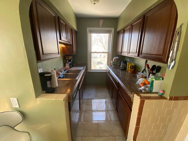 Foto del edificio - 64 Radcliffe Ave