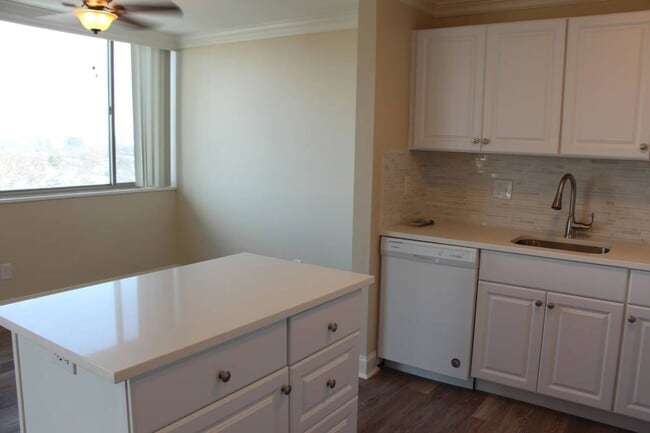 Foto del edificio - 1512 S Arlington Ridge Rd