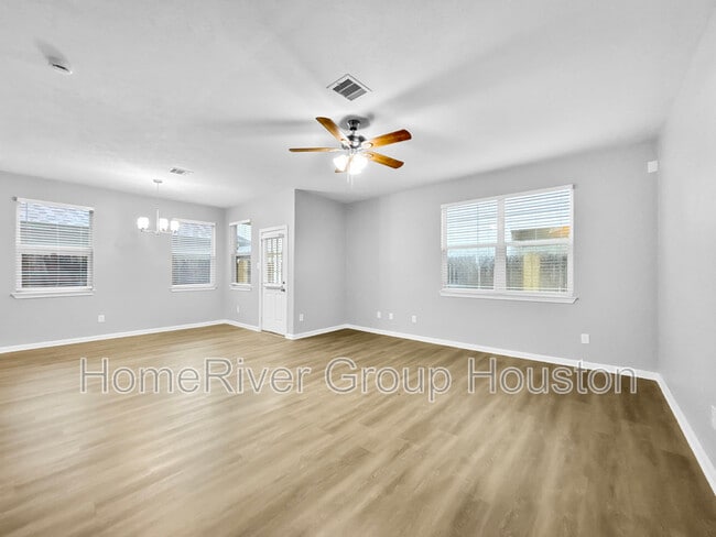 Building Photo - 835 Forest Ivy Ln