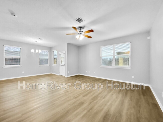Foto del edificio - 835 Forest Ivy Ln