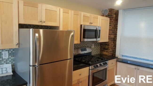 Building Photo - 452 Hanover St
