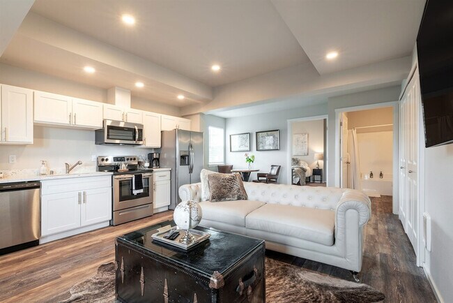 Building Photo - 624 E 32nd St