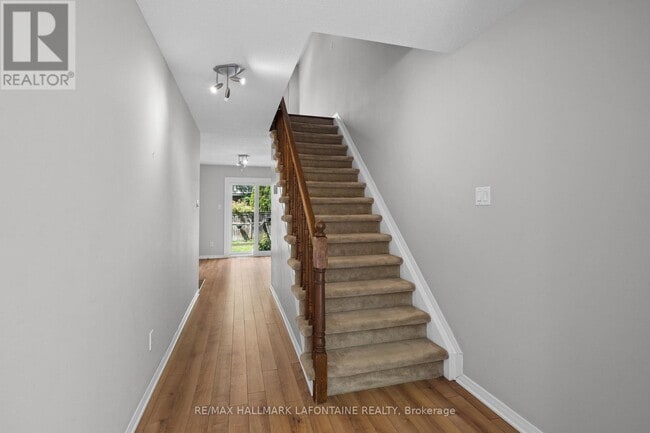 Building Photo - 556 Burleigh Private
