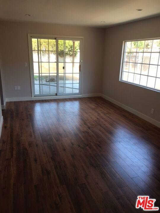 Foto principal - 12157 Hart St