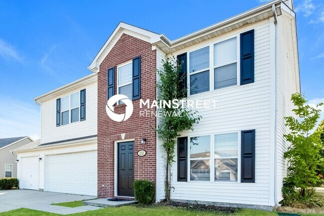 Building Photo - 4 Bedroom Pet-Friendly Home in Indianapolis, IN with Main Street Renewal