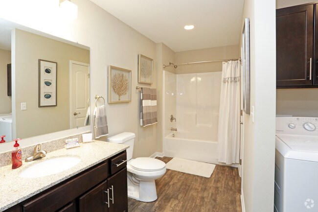 2 habitaciones, 2 baños - Meadowood/1326 pies cuadrados - Baño - Redwood Grimes