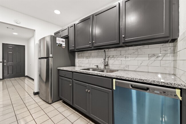 Foto del edificio - 6711 Vanlynn Ln