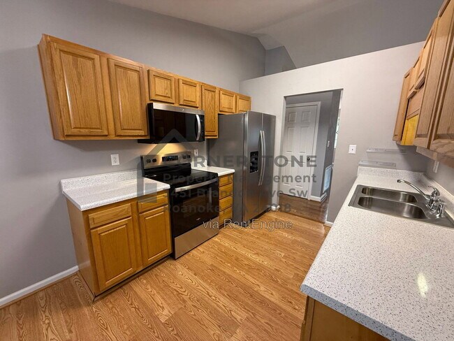 Foto del edificio - 4518 Lomond Cir