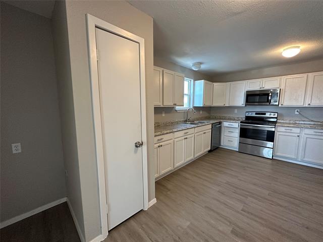 Foto del edificio - 717 E Lamberth Rd