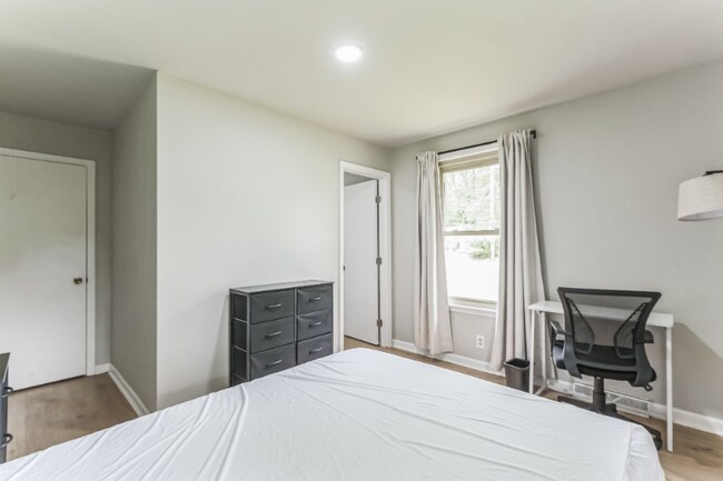 Building Photo - 2265 Wildwood Dr