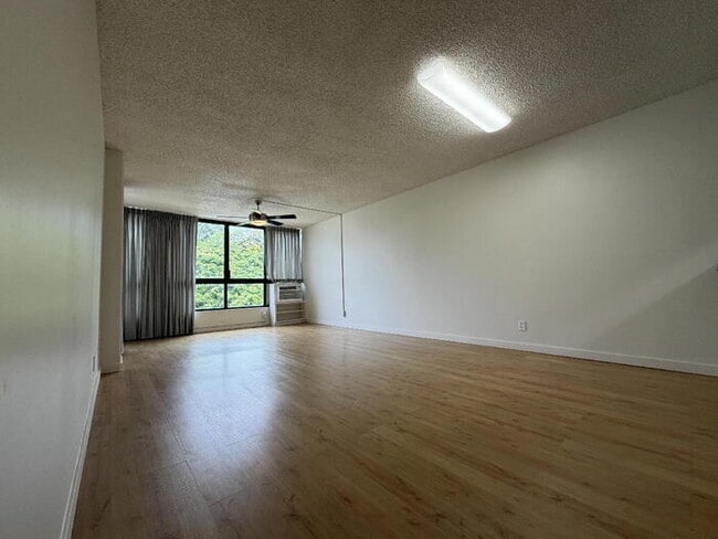 Building Photo - To register for the showing time, note the 4 digit code: 5979 and click "APPLY NOW."(mobile:orang...