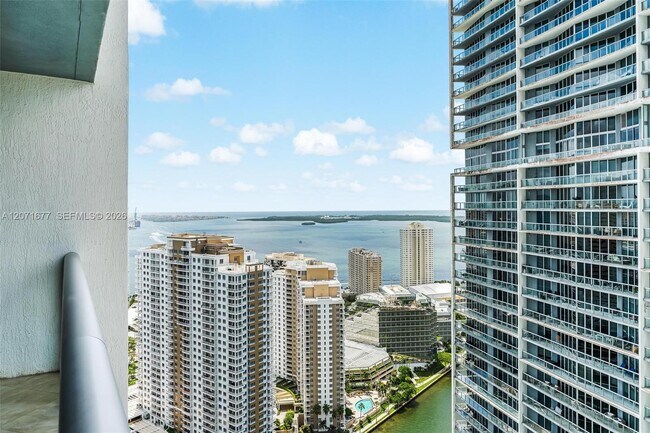 Foto del edificio - 475 Brickell Ave