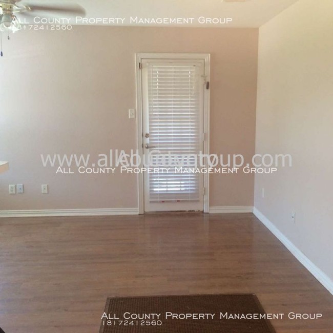 Foto del edificio - 1009 Turkey Creek Ct