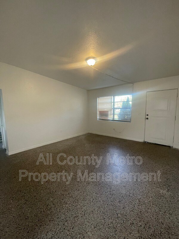 Building Photo - 1220 Linda Ln
