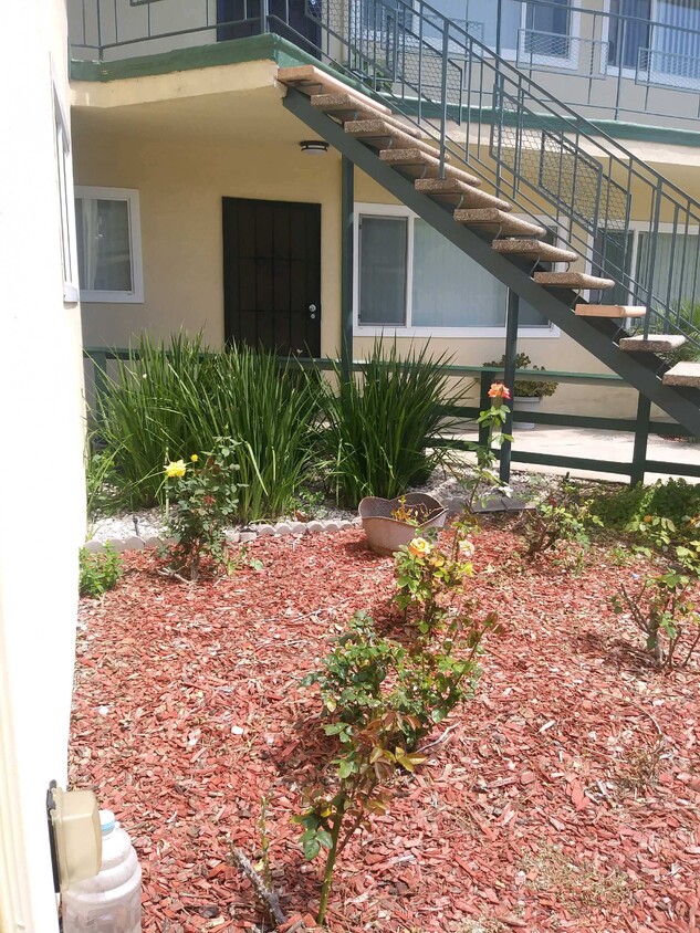 Foto del edificio - 12056 S Vermont Ave