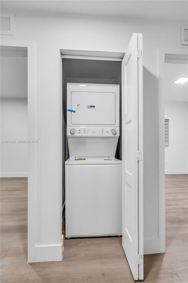 Foto del edificio - 3728 NW 19th Ave