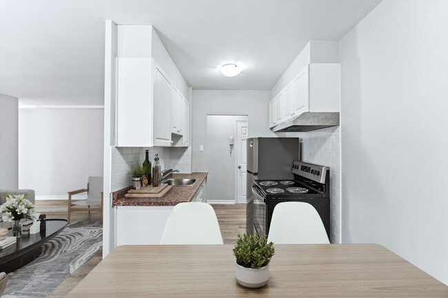 Building Photo - 383 Princess Avenue