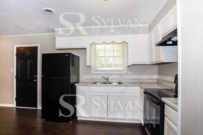Building Photo - The living is easy in this 3 bedroom, 1.5 ...