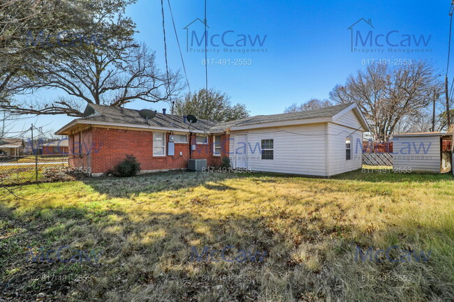 Building Photo - 1911 Hillcrest Dr