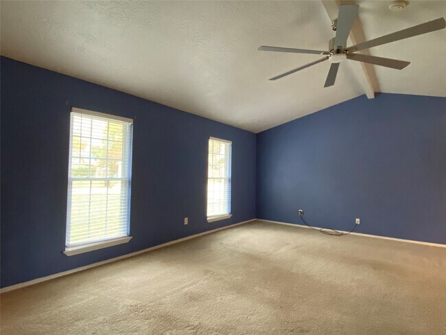 Foto del edificio - 907 Three Forks Dr